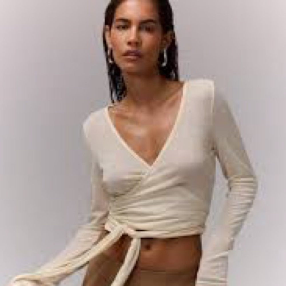 Nwt, Iris,Stretchy Poly-Blend, Soft Beige Wrap,Blouse,Tapered Wrists,Size Small